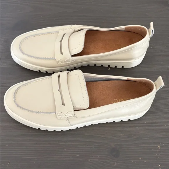 Vionic Uptown Loafer in cream leather slip on round toe size 9.5 - Picture 2 of 13